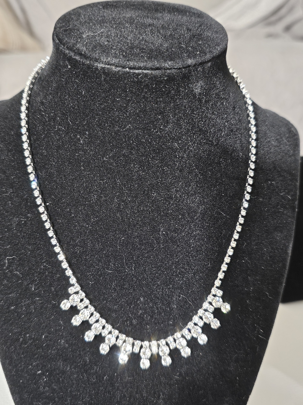 Gorgeous Silver-tone Rhinestone Fringe Necklace